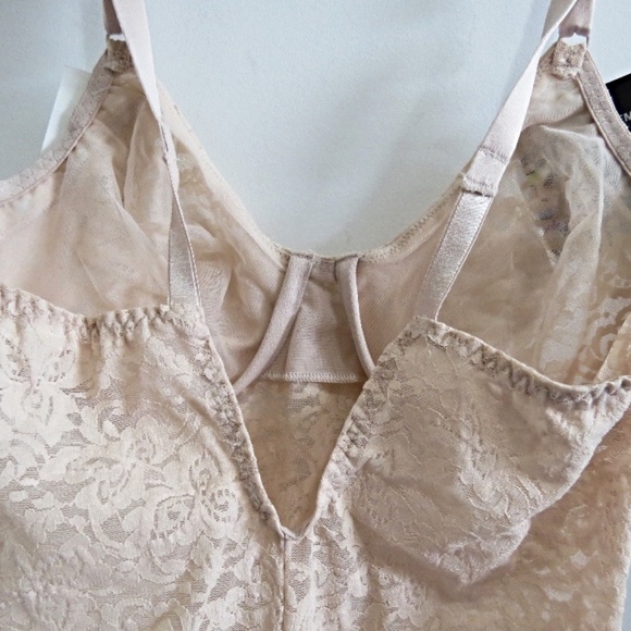 Retail $60 All Over Solutions Size 36B - Picture 4 of 4